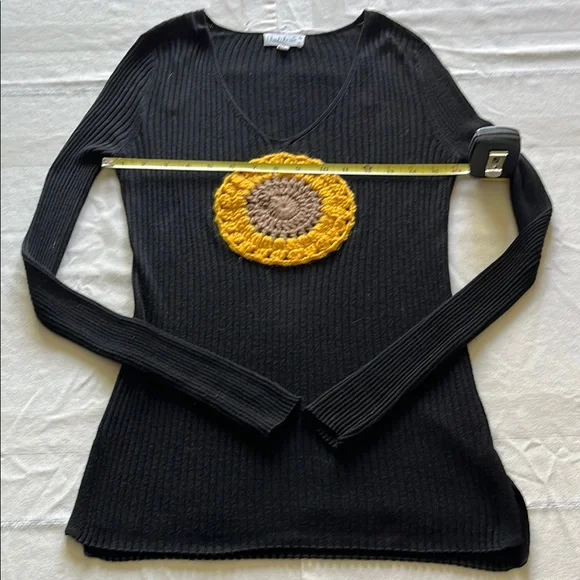 Black Long Sleeve Top with Sunflower Crochet Design Size Medium - Picture 4 of 8